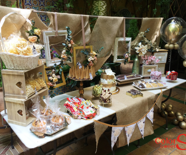 Mesa dulce en tonos dorados Mesas comunión Sevilla