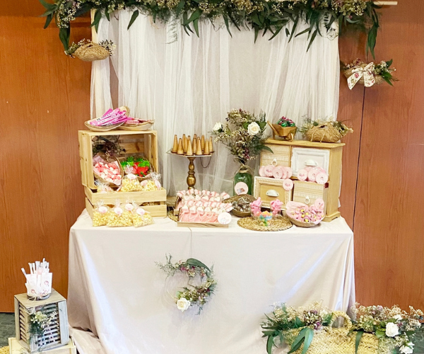 Tonos rosas para la mesa de Cristina Mesas comunión Sevilla