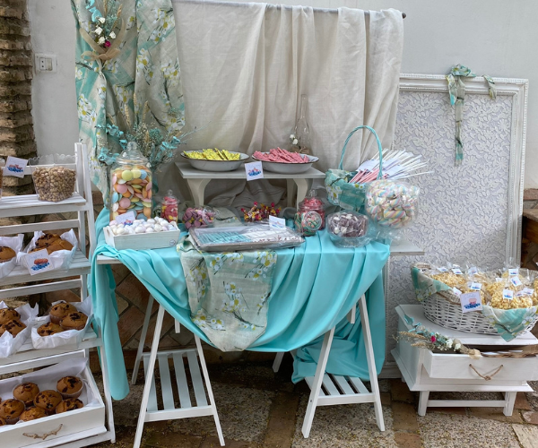 Verde agua y lino para la mesa dulce de Celia Mesas comunión Sevilla