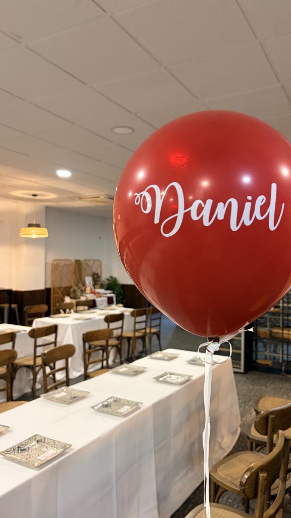 Globo para decorar la silla de Daniel