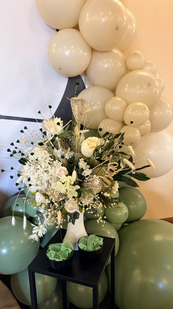 Flores preservadas en tonos blancos