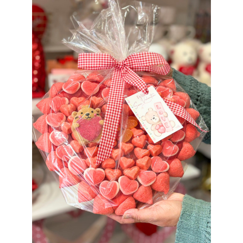 Tarta corazón con golosinas