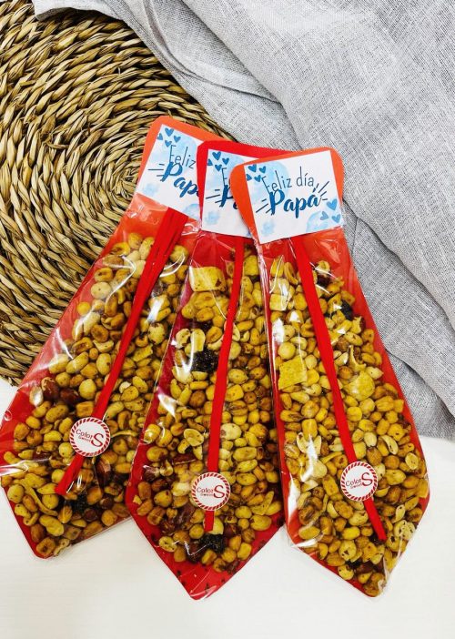 Corbata con frutos secos