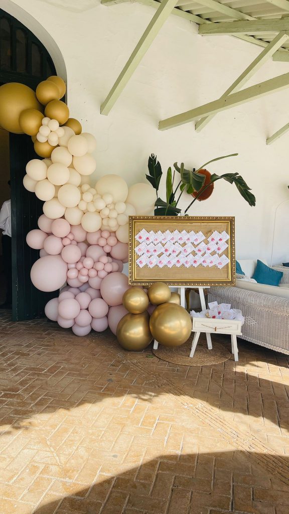 Decoración de la entrada al salón