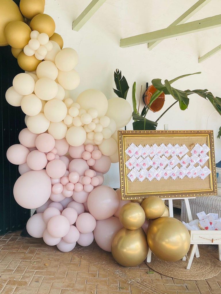 Decoración de la entrada al salón